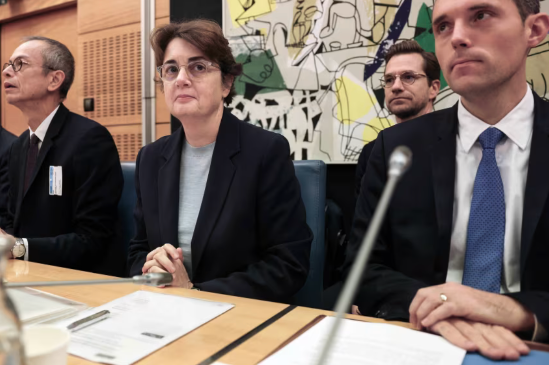 Луврын Музейд хулгай гарсны улмаас захирал нь огцорлоо